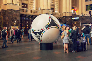 Ballon officiel de l'Euro 2012 : le Tango 12